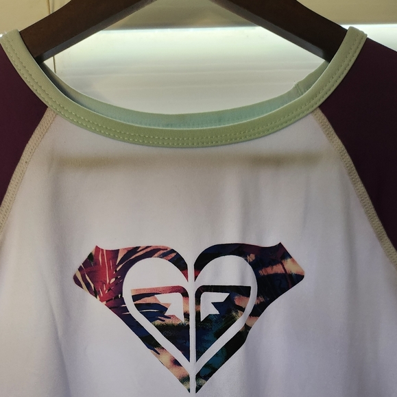 ROXY WOMENS SWIM SHIRT  SIZE MEDIUM WHT PURPLE GREEN ROXY HEART LOGO🏝️ - Picture 2 of 4